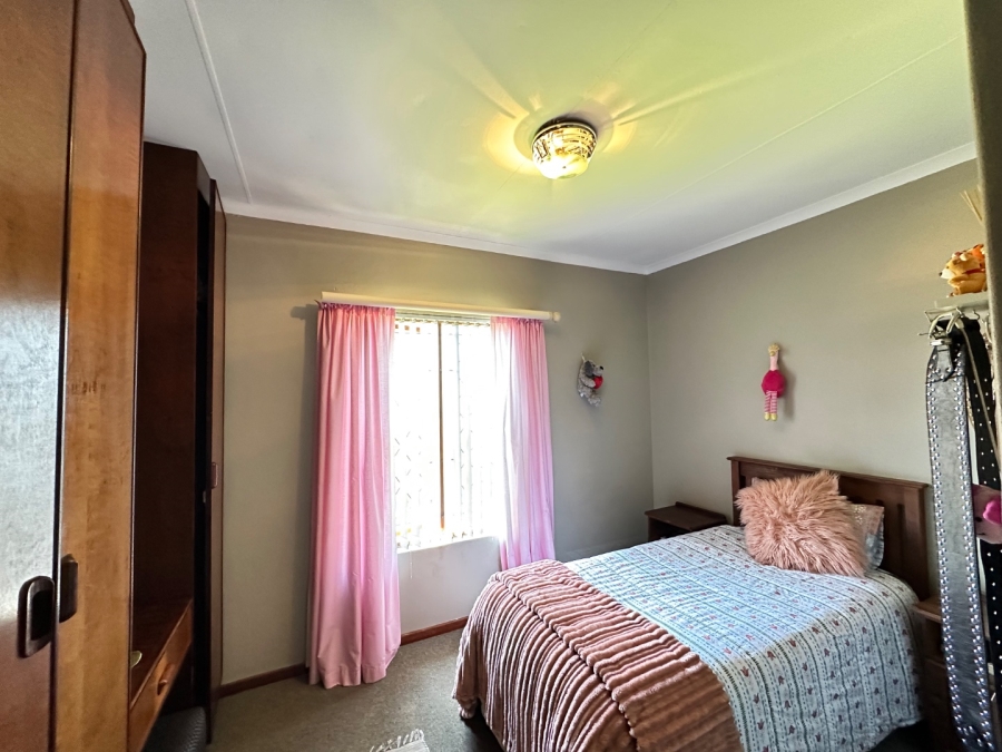 6 Bedroom Property for Sale in Heiderand Western Cape